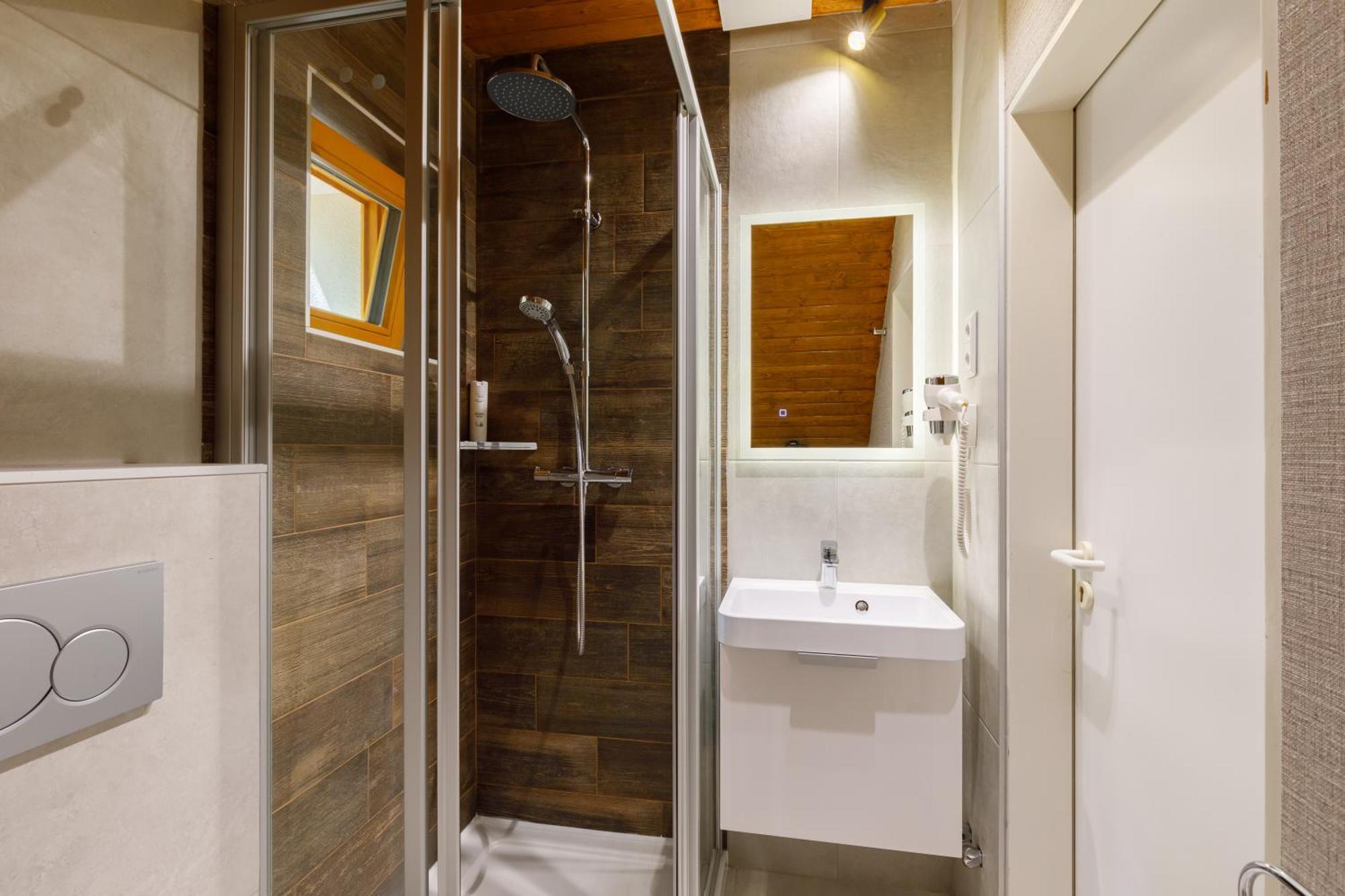 Lepke Apartmanhaz Es Etterem Tihany Exterior photo
